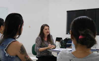 Turma de Psicologia da FAMA participa de bate-papo com Fonoaudióloga Educacional